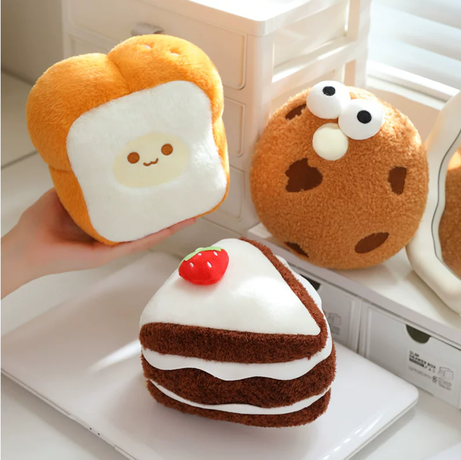 JELLY FRUIT 8" STRAWBERRY CAKE PLUSH