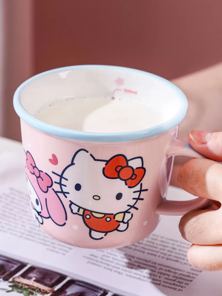 Hello Kitty and My Melody measuring cup close-up