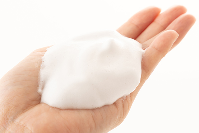 Shiseido Clé de Peau Beaute Softening Cleansing Foam140g - Image 5