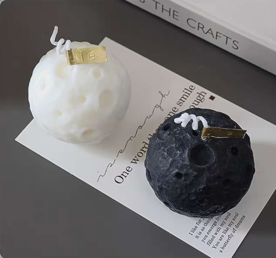 Monochrome Planet Candles